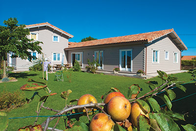 Rénovation de la peinture d'une maison en madriers bois avec Solid Color Stain d'Owatrol Durieu