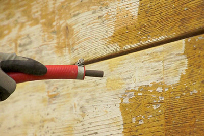 Rnovation de la peinture d'une maison en madriers bois avec Solid Color Stain d'Owatrol Durieu