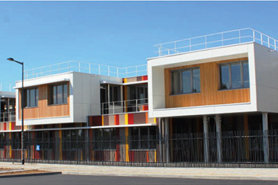 Le collège de Clisson est basé sur une construction modulaire bois sous licence Dhomino
