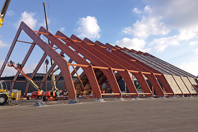 Sur la base d'une structure en douglas francais fourni par Piveteau Bois, Arbonis ralise la salle plnire de la COP21 pour le compte de Jaulin.