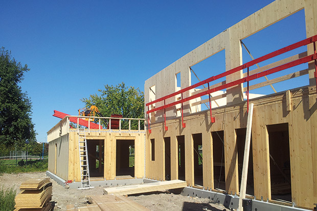 Construction d'une unit psychiatrique en bois CLT pour l'APHP, conue par Bernard Menguy et ralise par LCA Construction Bois