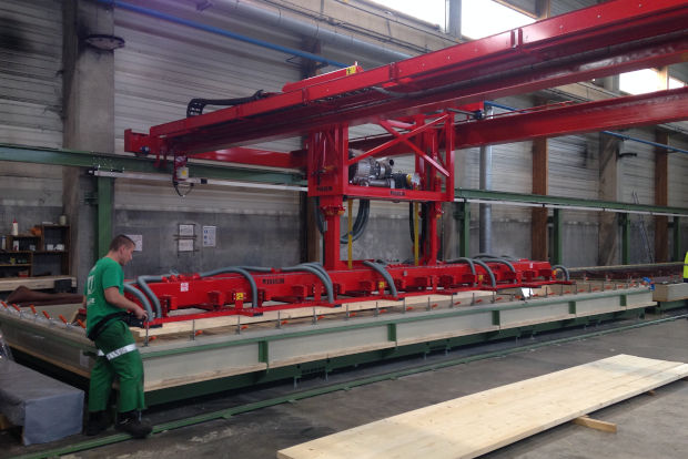 Joulin alimentation presse bois CLT