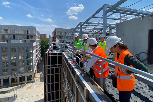 Visite de parlementaires au village de athltes des JO 2024